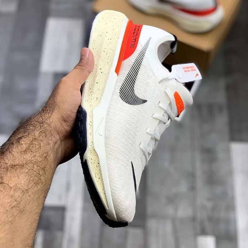 Nk Zooom X Invinciible Runn 3 (White Racer Orange)